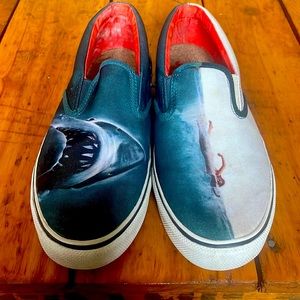 SPERRY, MENS SIZE 9, SLIP ON CANVAS, JAWS THEME SHOE